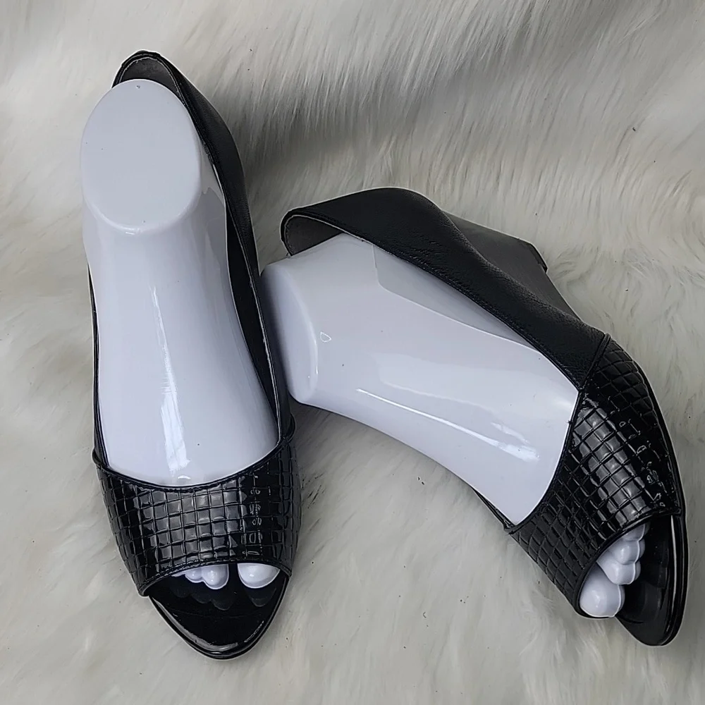 CIRCA JOAN DAVID Black Embossed Patent Open Toe Retro Office Wedge Heels 8.5